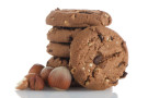 Cookies al cacao e nocciole con gocce di cioccolato