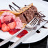 Crepes con gelato alla fragola e cioccolato