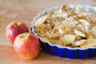 Crumble di mele, fragole e banane agli amaretti