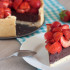 Cheesecake al cioccolato e fragole con pasta frolla