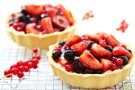 Crostatine con crema pasticcera e frutti di bosco