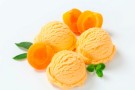 Gelato allo yogurt e albicocche per una merenda fresca e nutriente Gelato allo yogurt e albicocche per una merenda fresca e nutriente