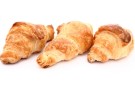 Mini croissant di sfoglia con gelato alla fragola Mini croissant di sfoglia con gelato alla fragola