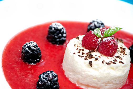 Semifreddo ricotta salsa lamponi