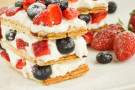 Millefoglie ricotta e frutti di bosco per Ferragosto Millefoglie ricotta e frutti di bosco per Ferragosto
