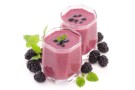 Smoothie alle more, mirtilli e yogurt bianco