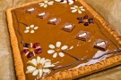 Crostata di Nutella con fiori di mandorle e frutta secca