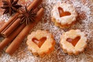 Biscotti alla cannella ripieni di marmellata