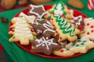 I frollini al burro per Natale: stelle e alberi alla vaniglia e al cacao