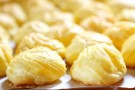 Profiteroles con crema al limone, la ricetta estiva Profiteroles con crema al limone, la ricetta estiva
