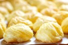 Profiteroles con crema al limone, la ricetta estiva