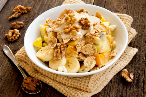 Ricetta sana colazione banane yogurt  noci