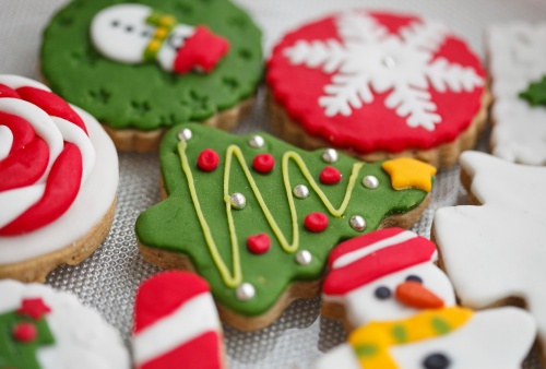 Biscotti Di Natale E Cupcakes Natalizi.Biscotti Di Natale Con Marzapane Colorati E Buonissimi Torte Al Cioccolato