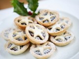 Biscotti di Natale di pastafrolla con marmellata e glassa allo zucchero (gallery)