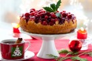 Torta di Natale con marmellata e ciliegie