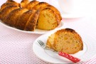 Ciambella soffice con latte e uova per la colazione