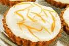 Crostatine al limone con panna montata, senza glutine