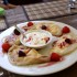 Ravioli fritti alla ricotta con yogurt e frutti di bosco