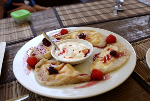 Ravioli fritti ricotta yogurt frutti bosco