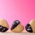Biscotti a cuore per san Valentino con glassa di cioccolato