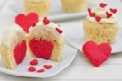 Cupcakes con cuore rosso all’interno
