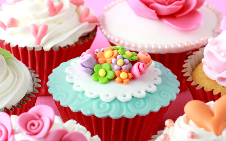 7 cupcake decorati con fiori FOTO