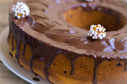 Ciambellone alla vaniglia ricoperto di Nutella