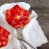 Crostatine di pasta frolla con panna e fragole