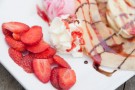 Crepe al gelato con panna e fragole Crepe al gelato con panna e fragole