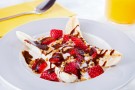 Banana split con yogurt e fragole