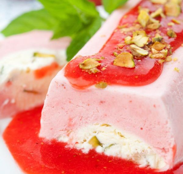 Semifreddo al cioccolato bianco e fragole