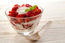 Trifle di meringhe e fragole