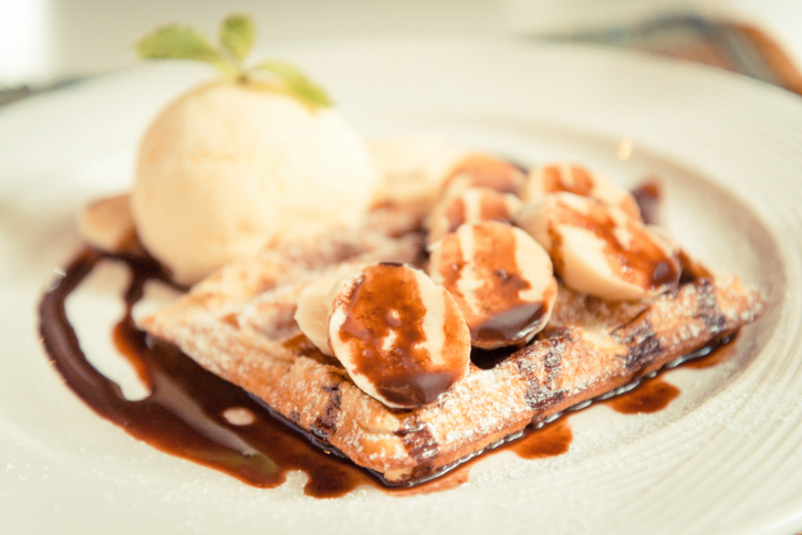 waffel con gelato e banane