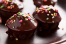 Muffin alla vaniglia ricoperti di cioccolato Muffin alla vaniglia ricoperti di cioccolato