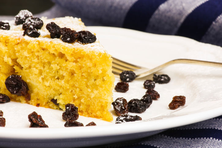 Torta alle mele vaniglia e zenzero con uvetta