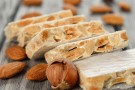 Torrone di fichi secchi e noci alla cannella Torrone di fichi secchi e noci alla cannella