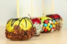 Mele di Halloween con il verme Mele di Halloween con il verme
