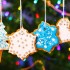 Biscotti natalizi glassati da appendere all’albero