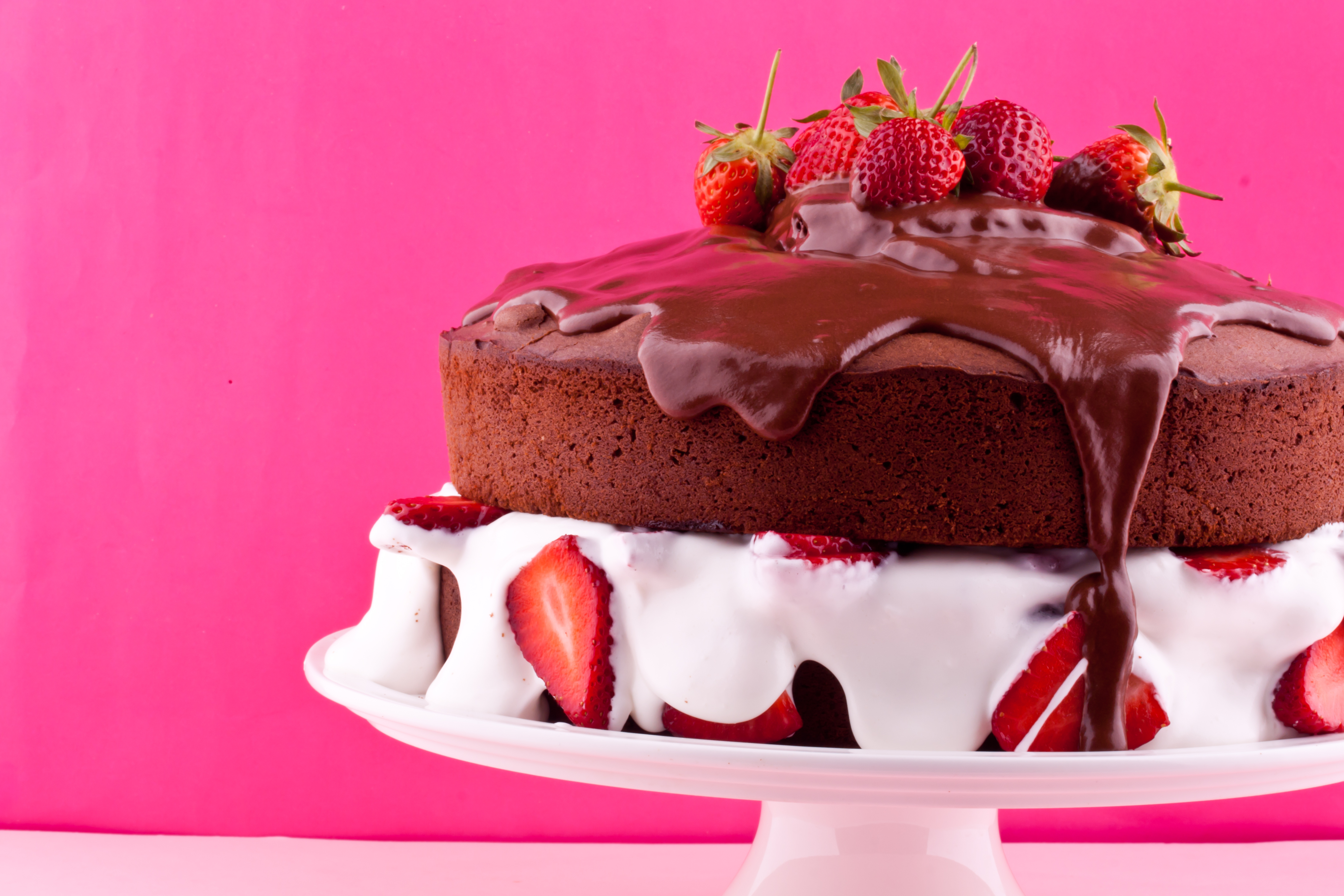 Torta al cioccolato panna e fragole