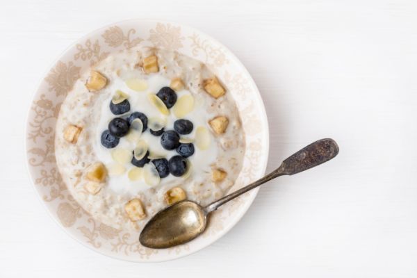 Porridge con yogurt greco