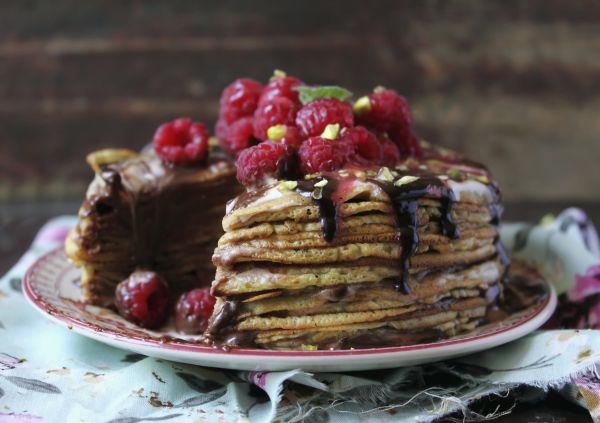 Torta di crepes al cioccolato e pistacchi