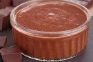 Mousse di cioccolato con le pere croccanti