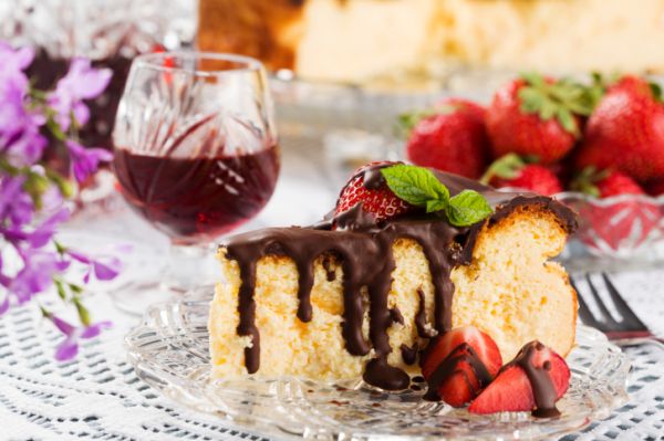 Torta di fragole con cioccolato