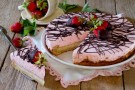 Torta gelato alla fragola e cioccolato Torta gelato alla fragola e cioccolato
