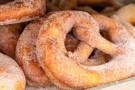 Bretzel dolci alla cannella