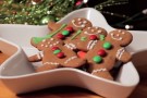 Come decorare i gingerbread man cookies con il tutorial facile (VIDEO) Come decorare i gingerbread man cookies con il tutorial facile (VIDEO)