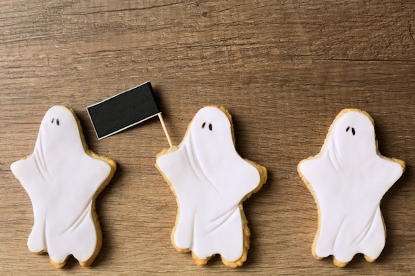 biscotti fantasma di Halloween, pasta frolla, cioccolato bianco, biscotti