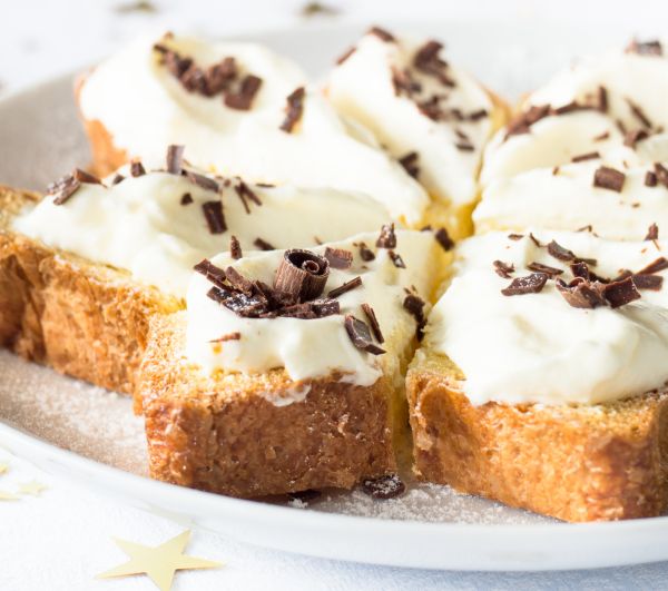 Pandoro crema chantilly scaglie cioccolato