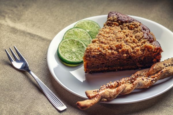 torta noci, Torta integrale con noci, miele e albicocche