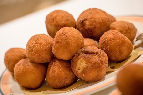 arancini dolci al cioccolato, dolci fritti, dolci di carnevale